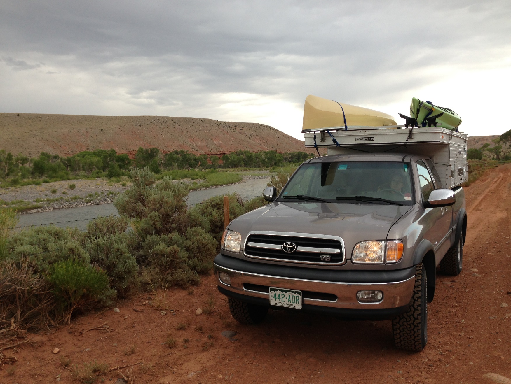 A car parked on the side of a dirt road

Description automatically generated