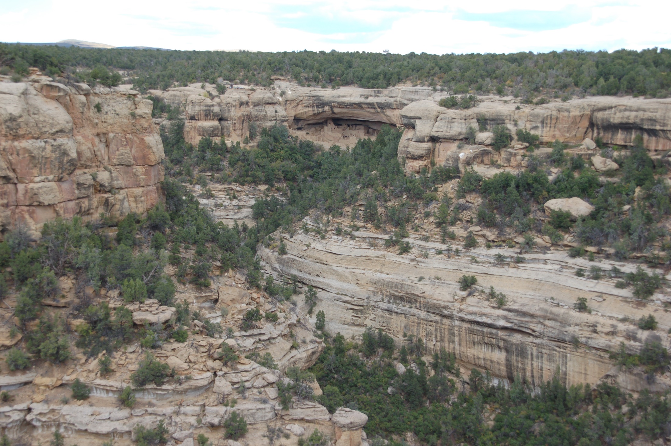 A canyon with a mountain in the background

Description automatically generated