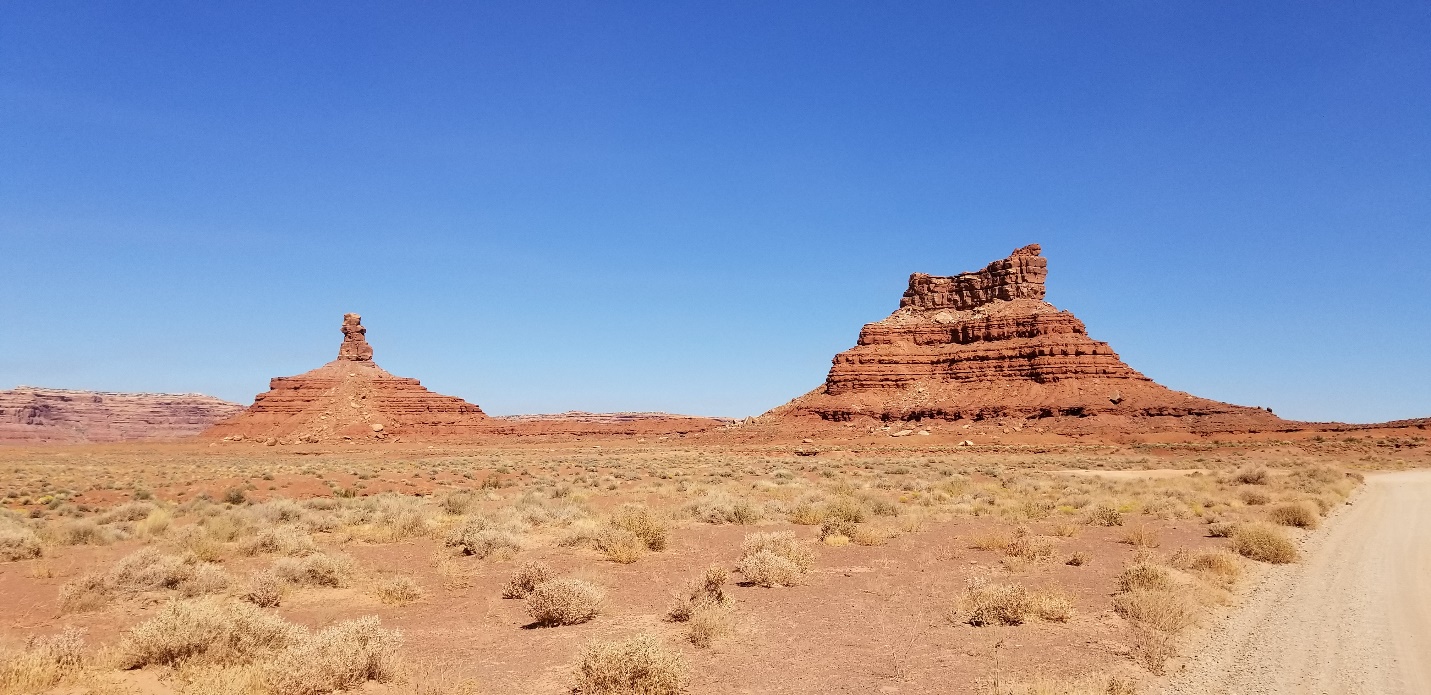 A desert on a dirt road

Description automatically generated