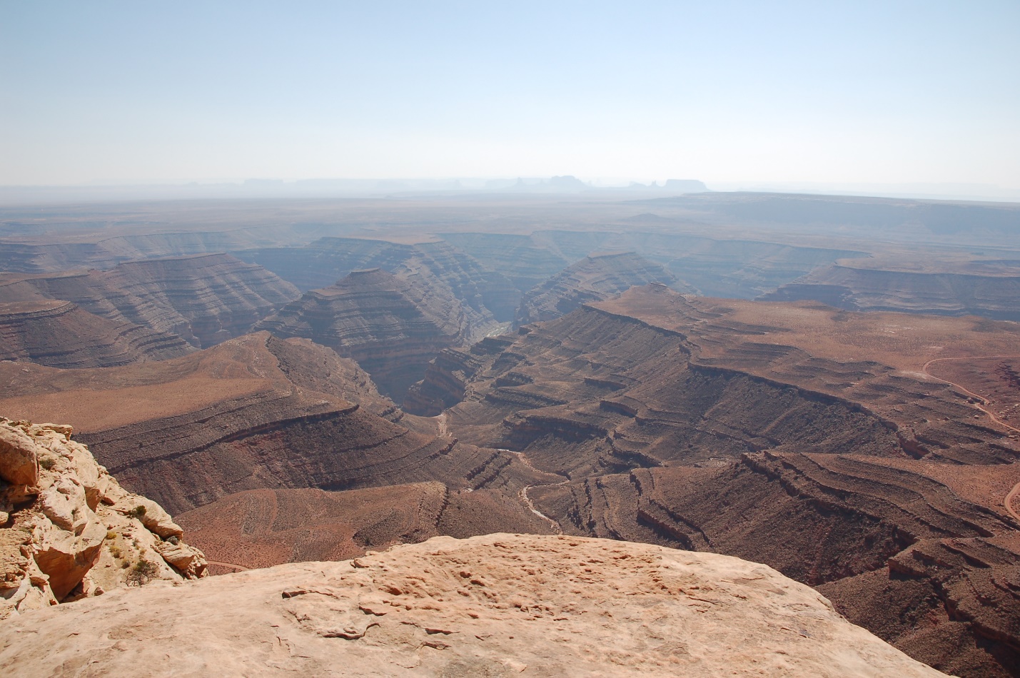 A view of a canyon

Description automatically generated